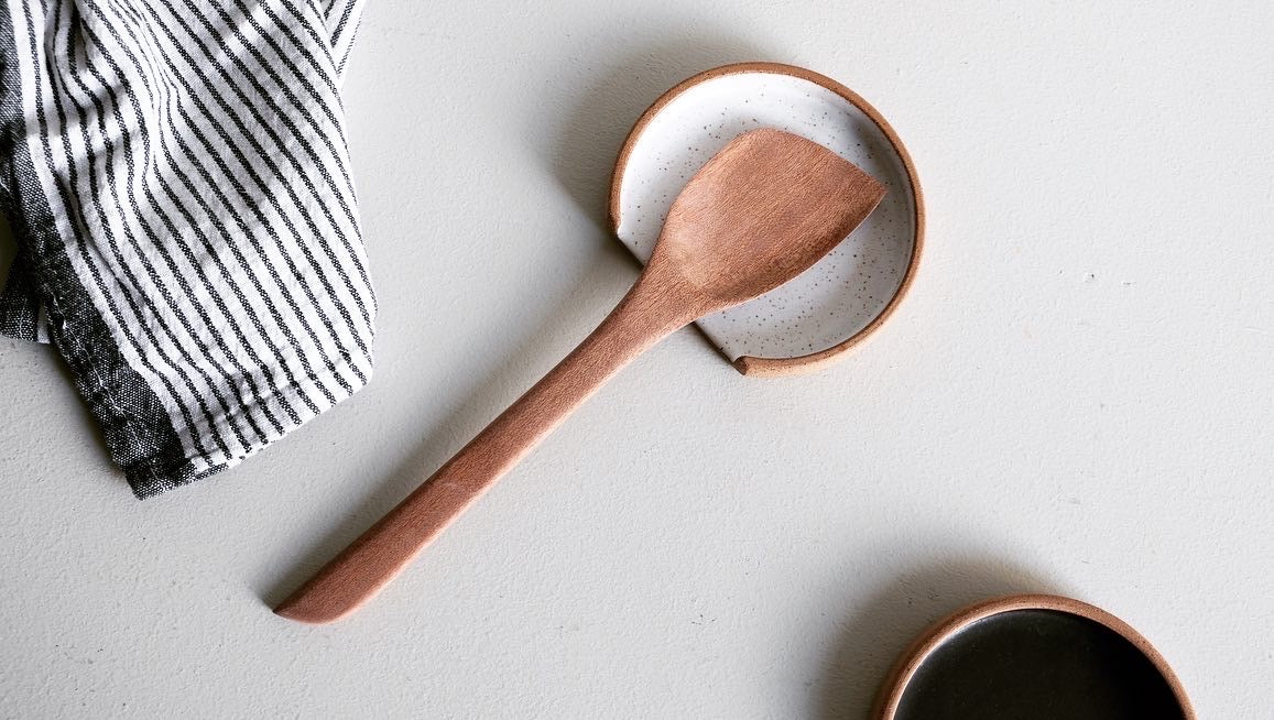 A circular spoonrest with a linear slice cut off the bottom for placing your spoon.